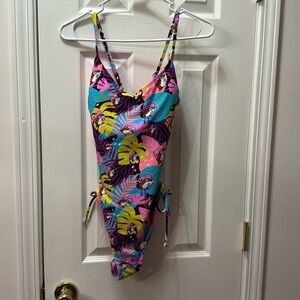 2025 Buc-ee’s Summer One-Piece Floral Swimsuit XL (New with Tags)